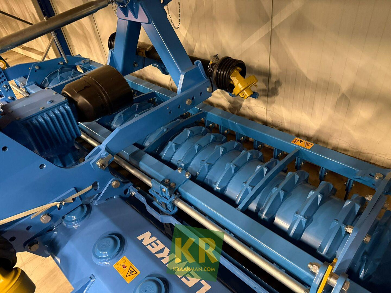 Lemken Zirkon 8 - Borona: 3 kép. Lemken Zirkon 8 - Borona: 3 kép.