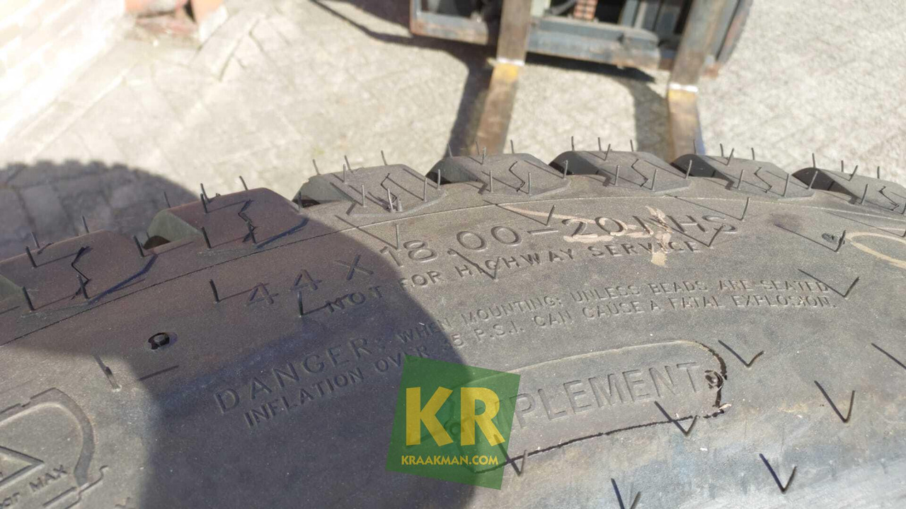 Overige wielen Overige - Komplett kerék - Mezőgazdasági gépek: 5 kép. Overige wielen Overige - Komplett kerék - Mezőgazdasági gépek: 5 kép.