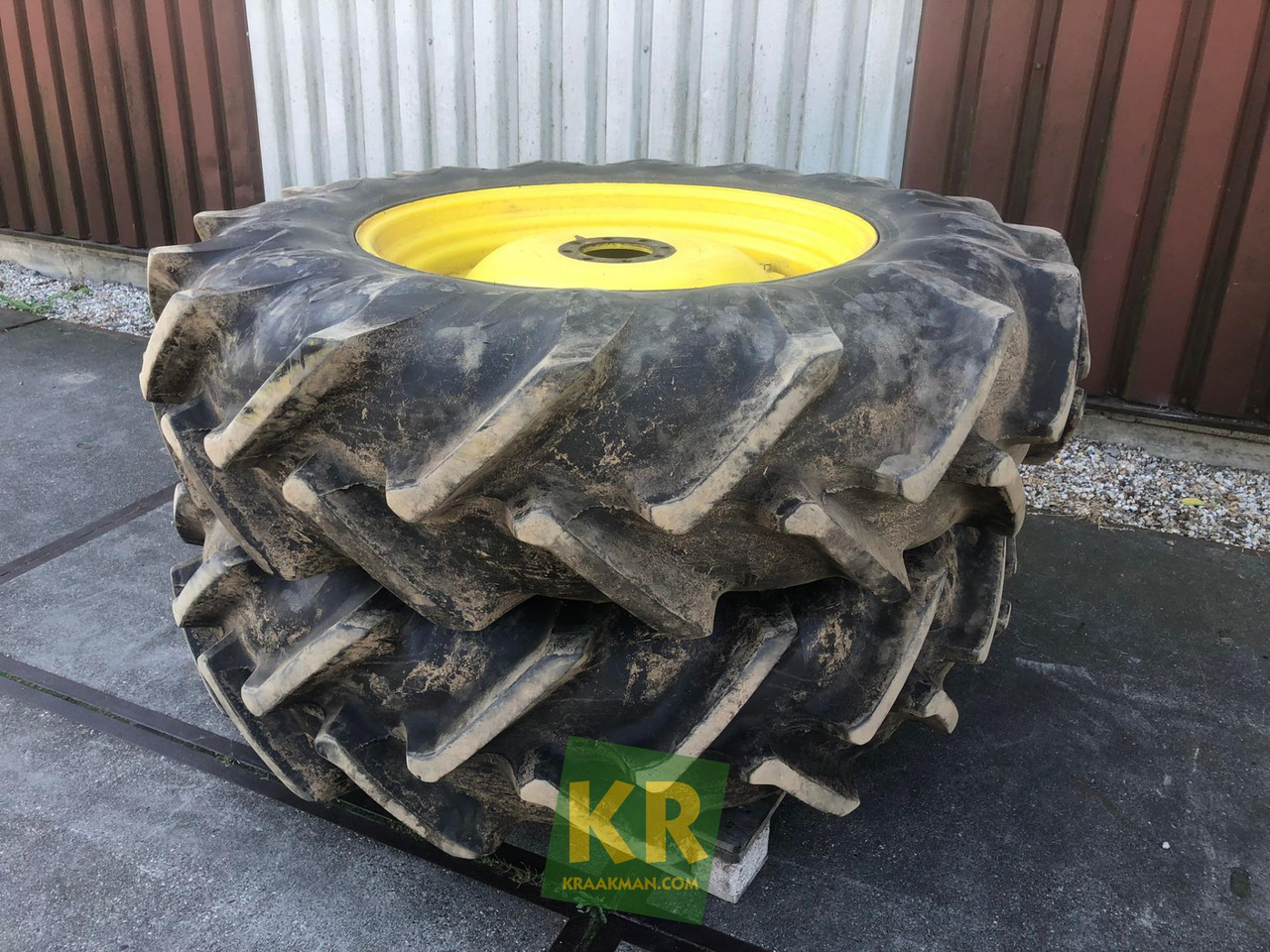 PLOEGBAND 18.4R38 Pirelli - Gumiabroncs - Mezőgazdasági gépek: 2 kép. PLOEGBAND 18.4R38 Pirelli - Gumiabroncs - Mezőgazdasági gépek: 2 kép.