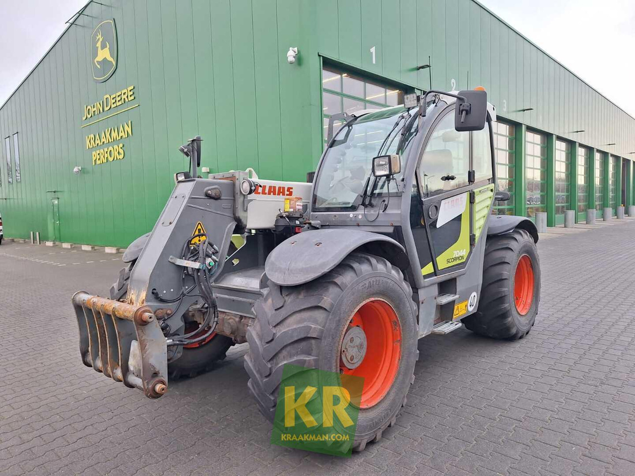 Scorpion Claas - Teleszkópos rakodó: 1 kép. Scorpion Claas - Teleszkópos rakodó: 1 kép.