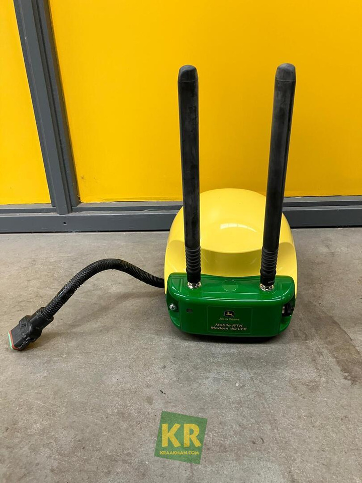Starfire 6000 ontvanger John Deere - Navigációs rendszer - Mezőgazdasági gépek: 2 kép. Starfire 6000 ontvanger John Deere - Navigációs rendszer - Mezőgazdasági gépek: 2 kép.
