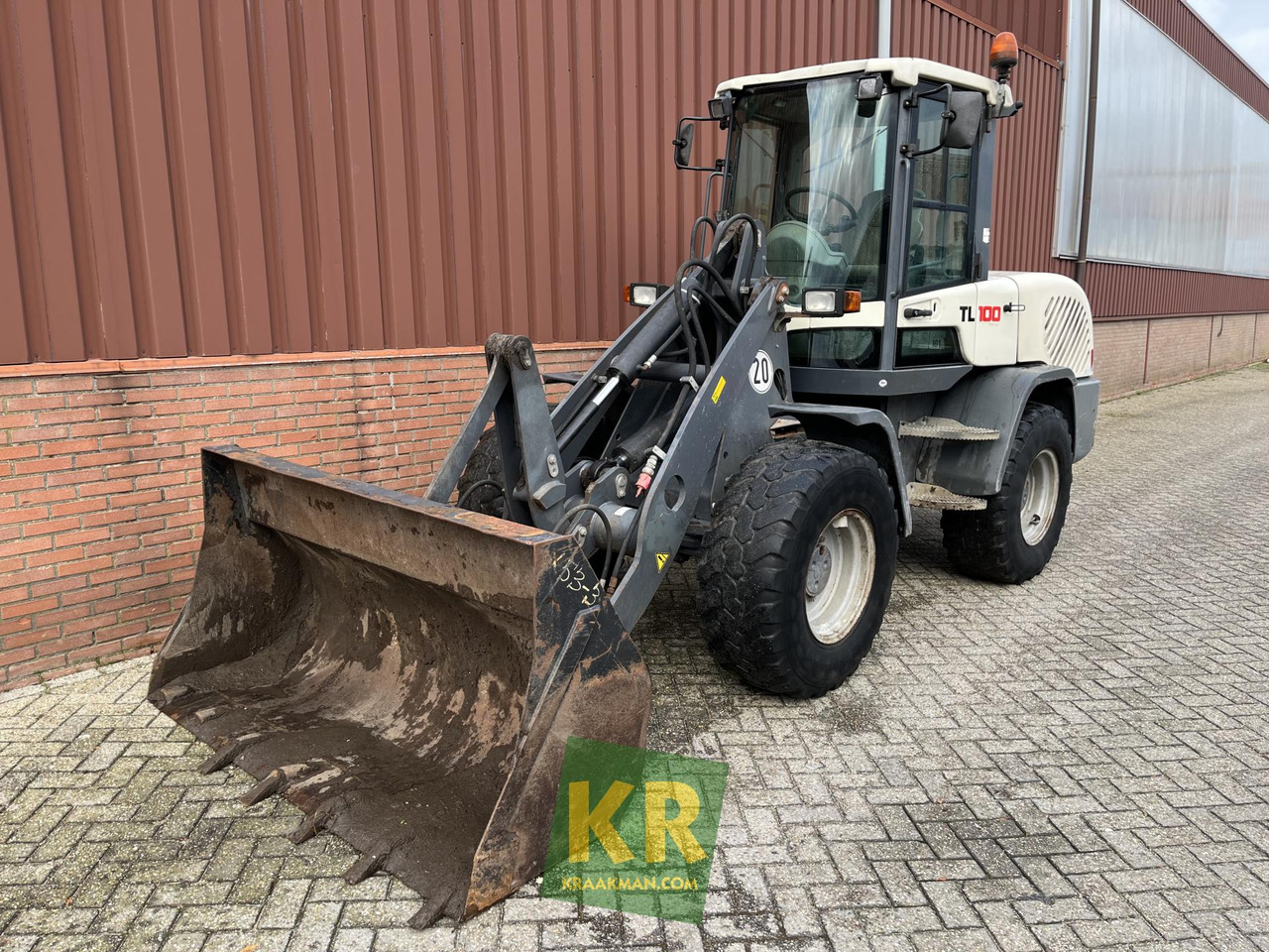 Terex TL100  - Gumikerekes homlokrakodó: 1 kép. Terex TL100  - Gumikerekes homlokrakodó: 1 kép.