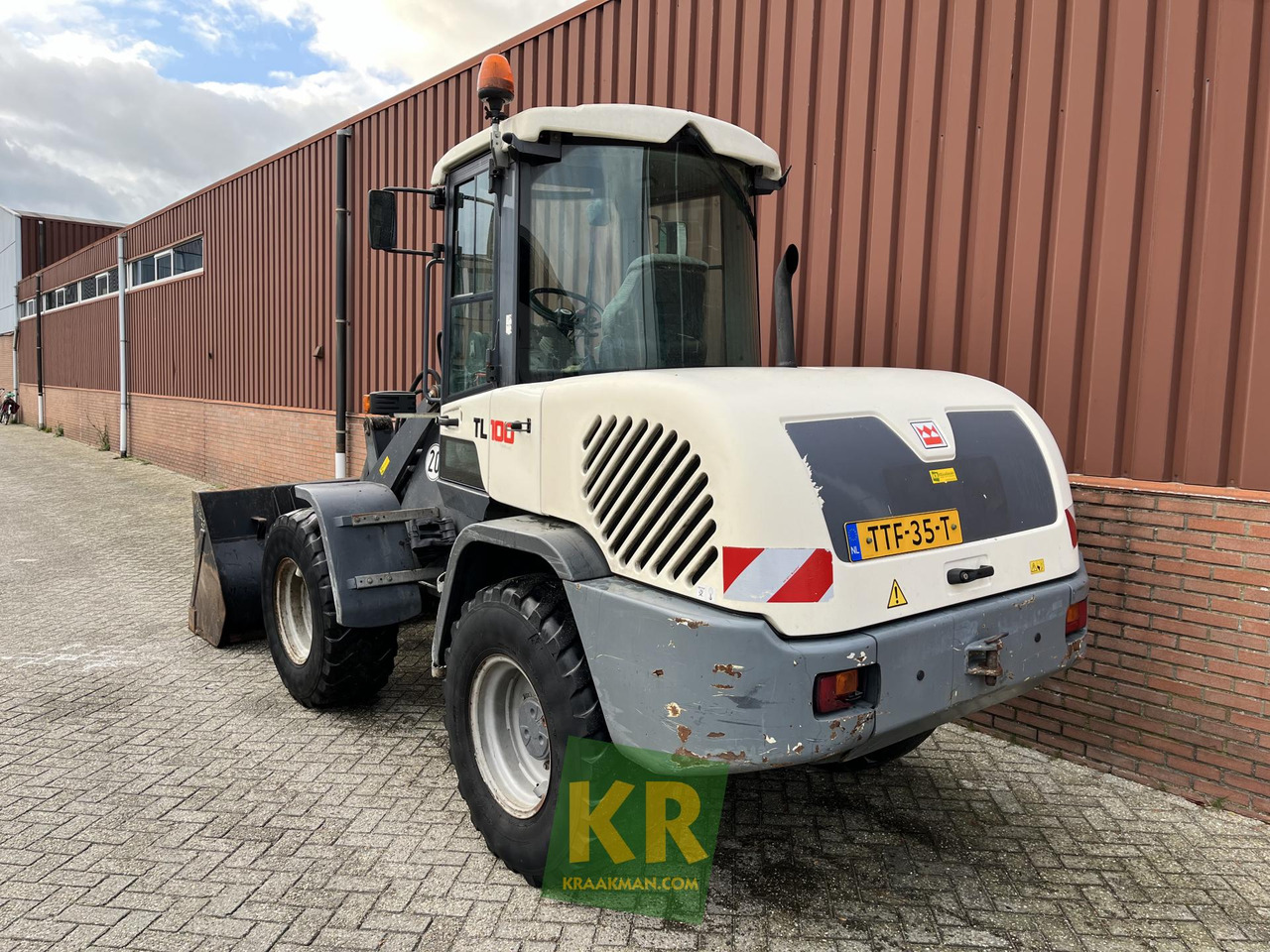 Terex TL100  - Gumikerekes homlokrakodó: 3 kép. Terex TL100  - Gumikerekes homlokrakodó: 3 kép.