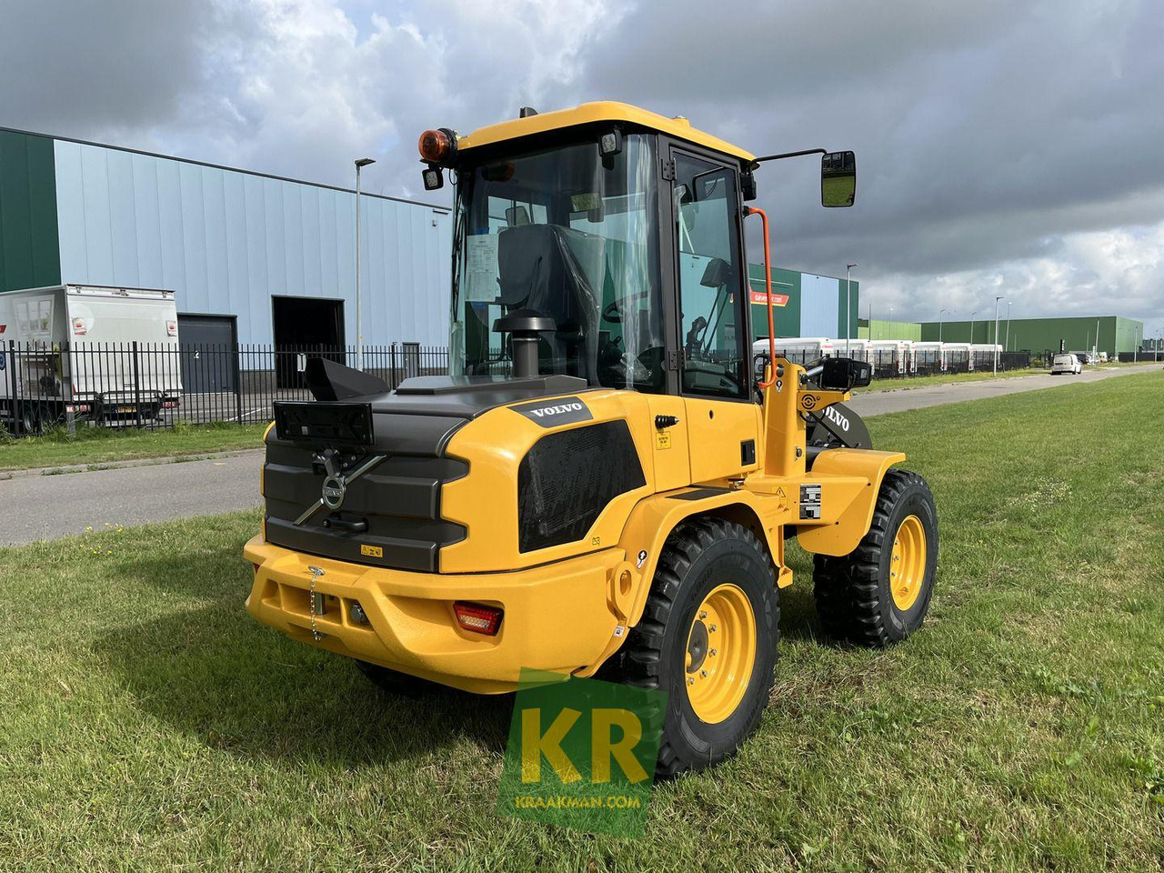 Volvo L30HS  - Gumikerekes homlokrakodó: 5 kép. Volvo L30HS  - Gumikerekes homlokrakodó: 5 kép.