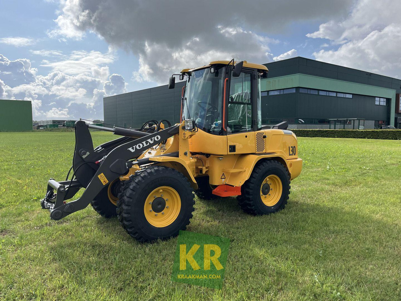 Volvo L30HS  - Gumikerekes homlokrakodó: 1 kép. Volvo L30HS  - Gumikerekes homlokrakodó: 1 kép.