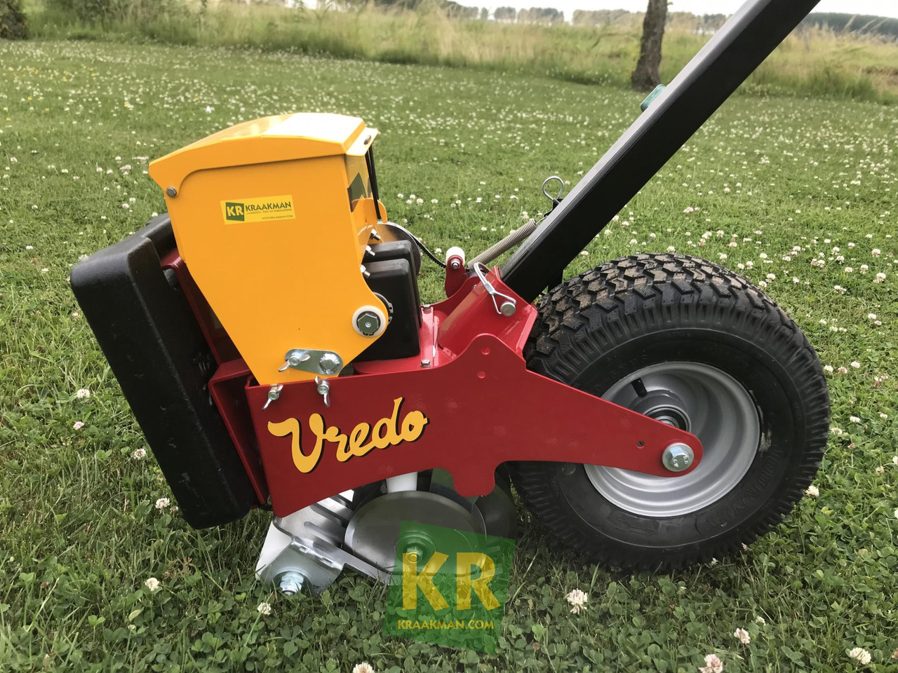 Vredo Turf Buddy - Talajművelő gep: 2 kép. Vredo Turf Buddy - Talajművelő gep: 2 kép.