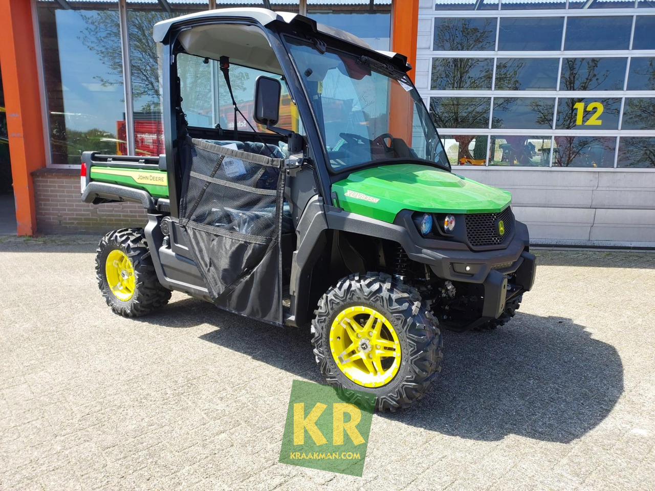 XUV835M John Deere - ATV/ Quad: 1 kép. XUV835M John Deere - ATV/ Quad: 1 kép.