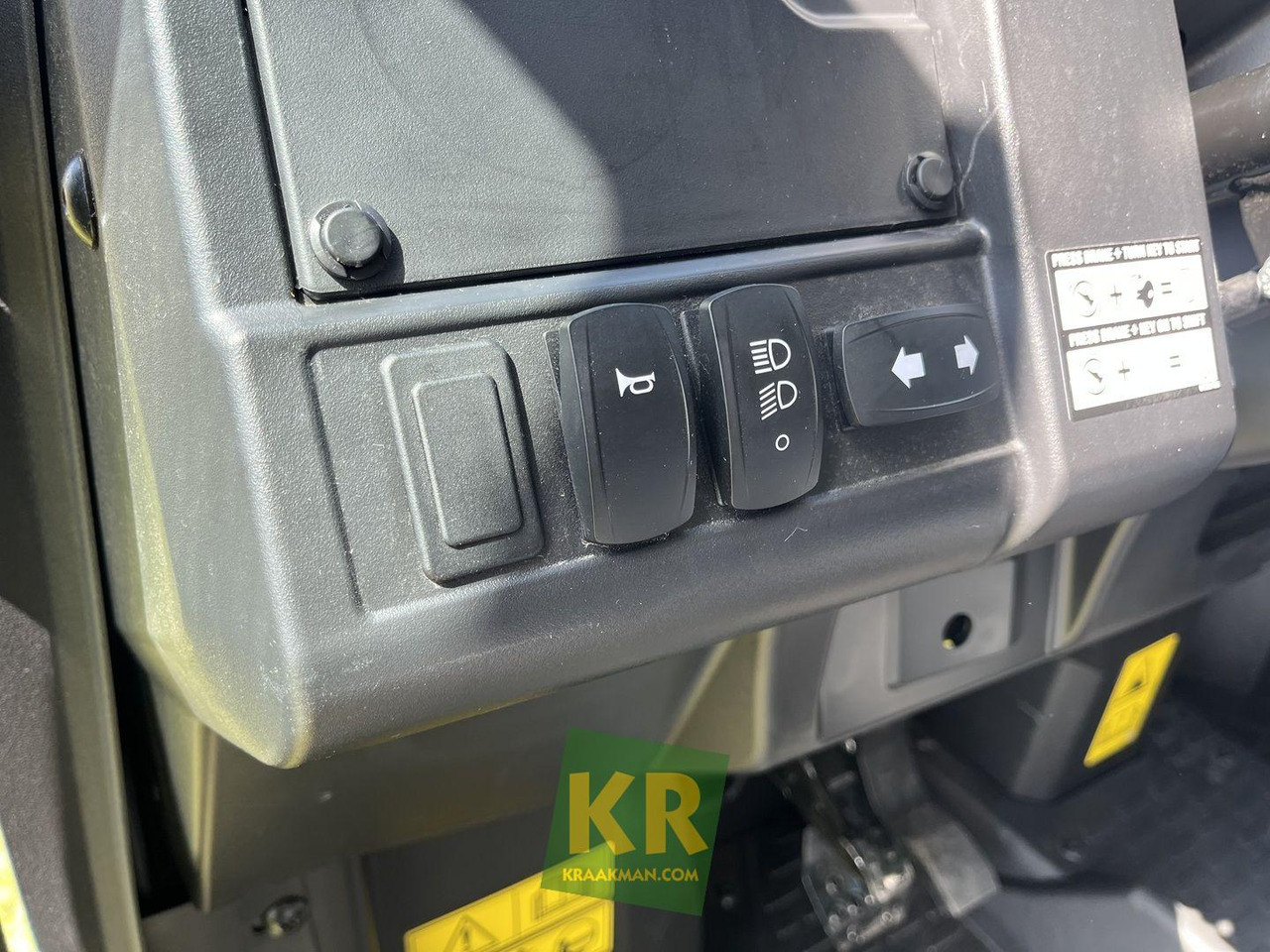 XUV875M John Deere - ATV/ Quad: 3 kép. XUV875M John Deere - ATV/ Quad: 3 kép.
