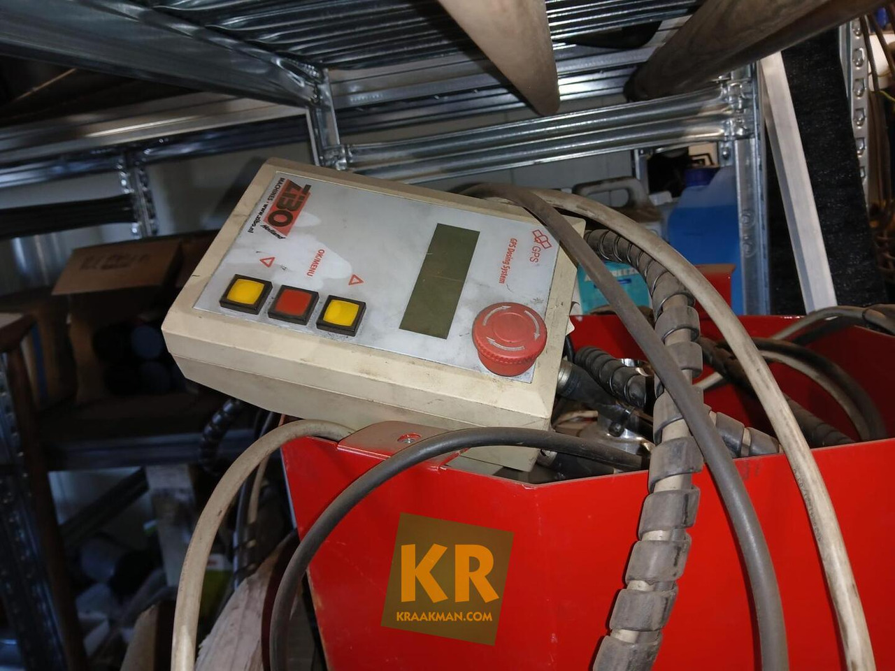 ZIBO L3000/25 - Szemenkénti vetőgép: 2 kép. ZIBO L3000/25 - Szemenkénti vetőgép: 2 kép.