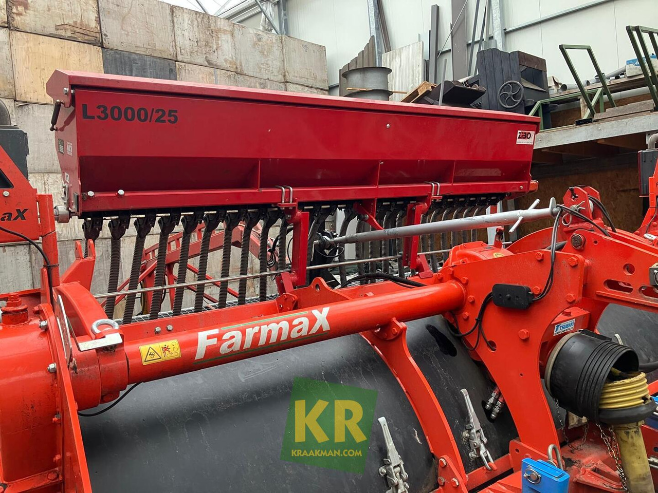 ZIBO L3000/25 - Szemenkénti vetőgép: 1 kép. ZIBO L3000/25 - Szemenkénti vetőgép: 1 kép.