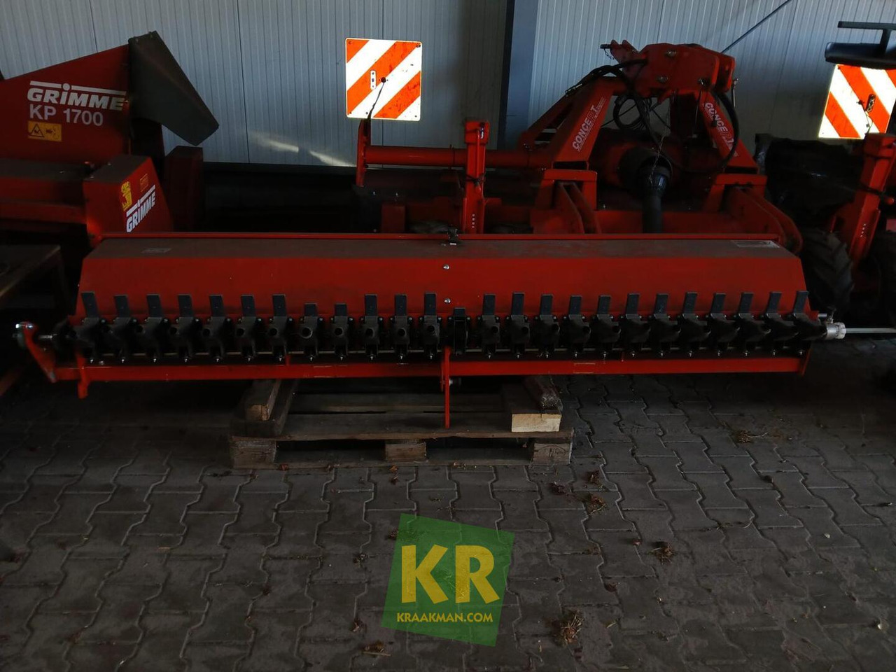 ZIBO L3000/25 - Szemenkénti vetőgép: 5 kép. ZIBO L3000/25 - Szemenkénti vetőgép: 5 kép.