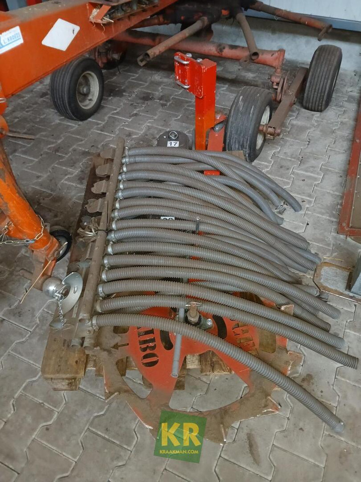 ZIBO L3000/25 - Szemenkénti vetőgép: 4 kép. ZIBO L3000/25 - Szemenkénti vetőgép: 4 kép.