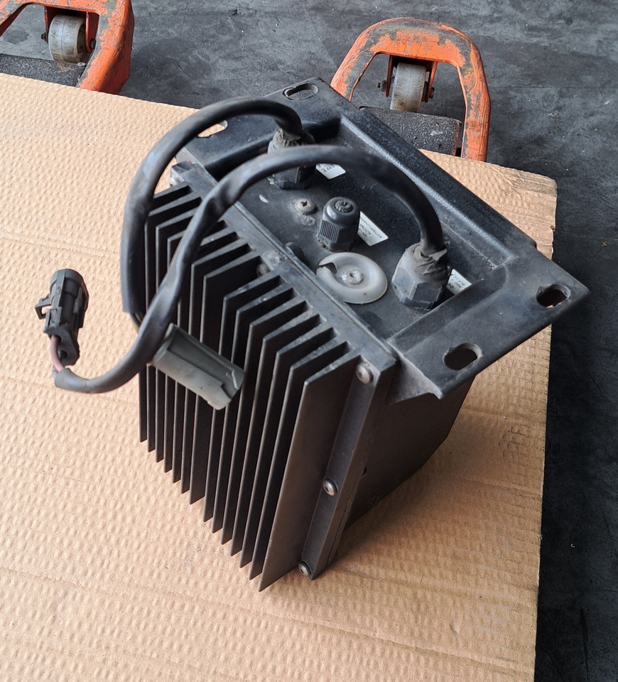 BATTERY CHARGER 12V – VECTOR - Akkumulátor: 5 kép. BATTERY CHARGER 12V – VECTOR - Akkumulátor: 5 kép.
