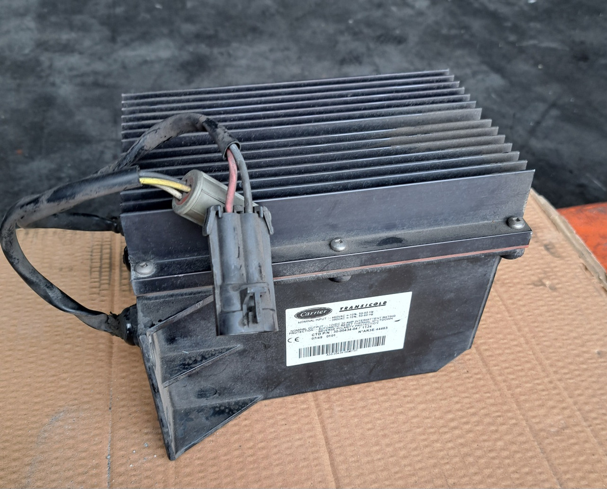 BATTERY CHARGER 12V – VECTOR - Akkumulátor: 1 kép. BATTERY CHARGER 12V – VECTOR - Akkumulátor: 1 kép.