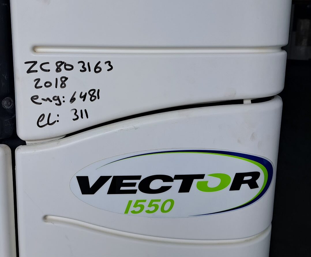 Carrier Vector 1550 S/N : ZC803163 - Hűtőegység: 2 kép. Carrier Vector 1550 S/N : ZC803163 - Hűtőegység: 2 kép.