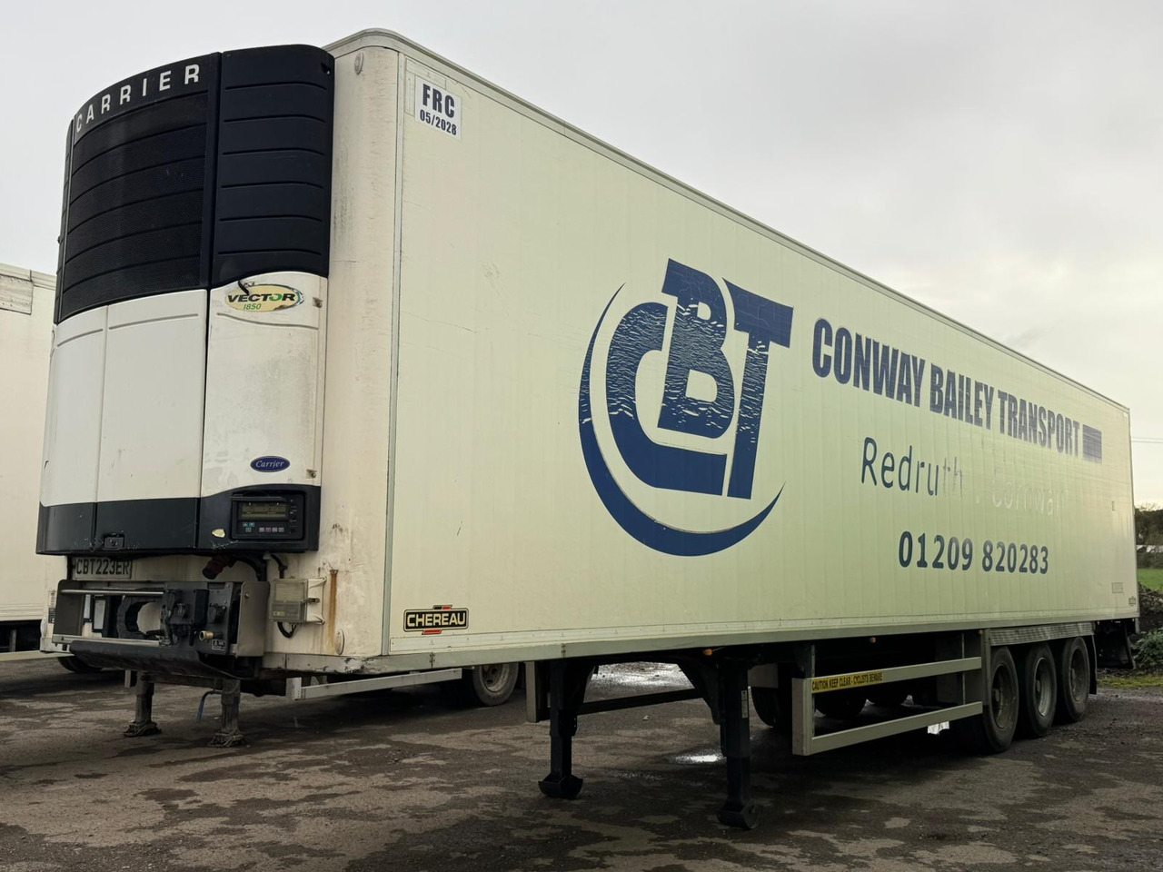 Chereau 2009 Vector 1850 – CBT223ER - Félpótkocsi hűtős: 3 kép. Chereau 2009 Vector 1850 – CBT223ER - Félpótkocsi hűtős: 3 kép.