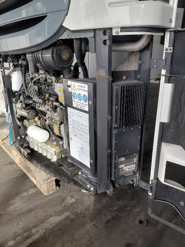 Schmitz -2016 S/N: 5800003437 - Hűtőegység: 3 kép. Schmitz -2016 S/N: 5800003437 - Hűtőegység: 3 kép.