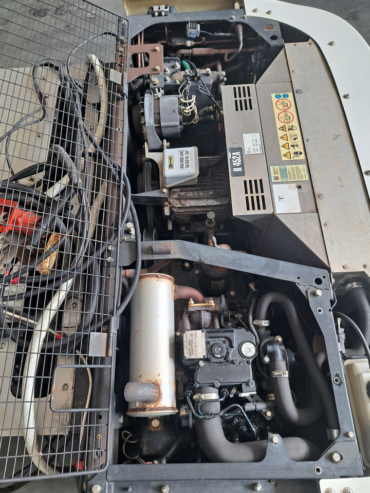 Thermo King T-500 S/N : GLW1117720 - Hűtőegység: 4 kép. Thermo King T-500 S/N : GLW1117720 - Hűtőegység: 4 kép.