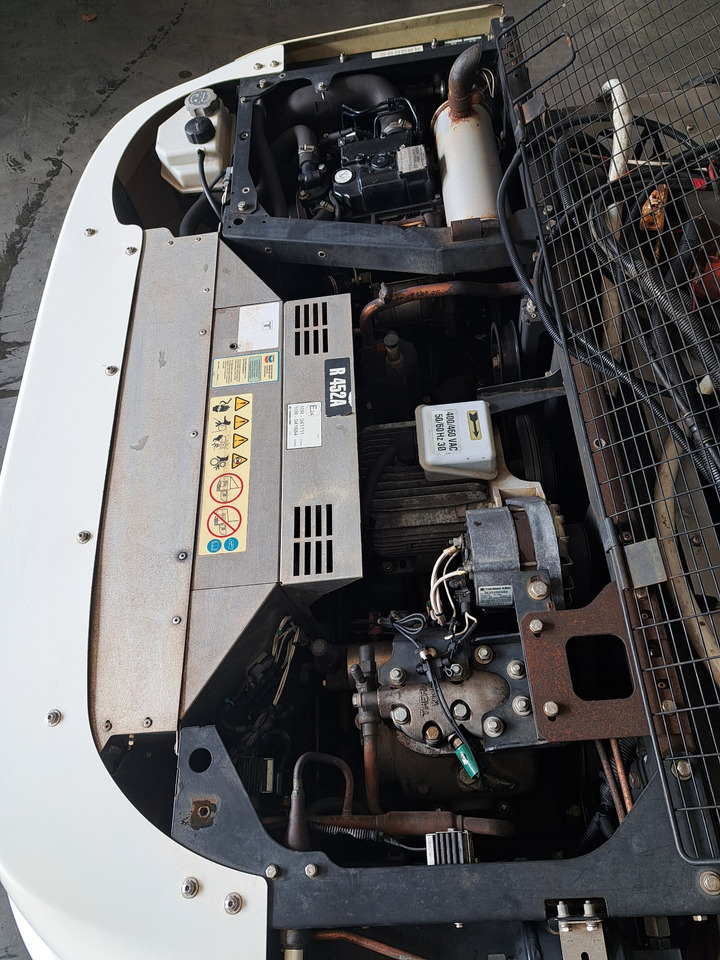 Thermo King T-500 S/N : GLW1117720 - Hűtőegység: 5 kép. Thermo King T-500 S/N : GLW1117720 - Hűtőegység: 5 kép.