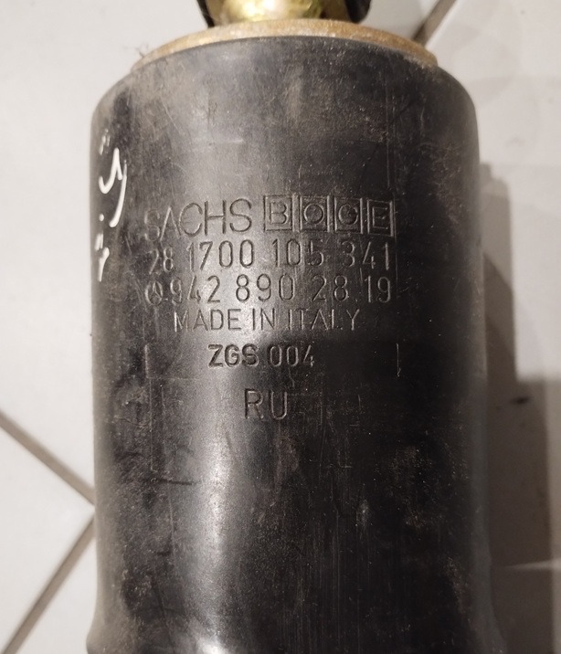 AMORTYZATOR KABINY MERCEDES ACTROS 9428902819 SACHS 131850 - Lengéscsillapító: 2 kép. AMORTYZATOR KABINY MERCEDES ACTROS 9428902819 SACHS 131850 - Lengéscsillapító: 2 kép.