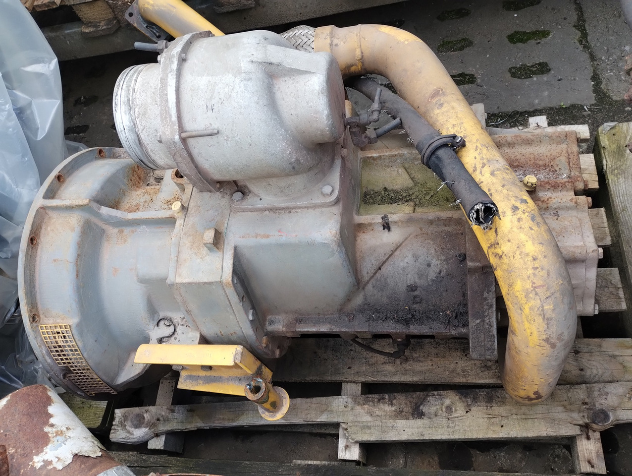 ATLAS COPCO Screw Compressor OIS 0-01 - Légkompresszor: 1 kép. ATLAS COPCO Screw Compressor OIS 0-01 - Légkompresszor: 1 kép.