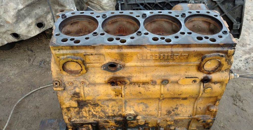 Blok Silnika LIEBHERR D904 D 904 NA 904 T CZĘŚCI WAŁ KORBOWY GŁOWICA TŁOK - Motorblokk - Építőipari gépek: 4 kép. Blok Silnika LIEBHERR D904 D 904 NA 904 T CZĘŚCI WAŁ KORBOWY GŁOWICA TŁOK - Motorblokk - Építőipari gépek: 4 kép.