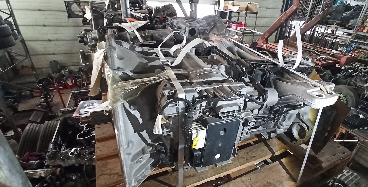 MERCEDES-BENZ G211-12 ACTROS MP4 - Sebességváltó és alkatrészek - Teherautó: 2 kép. MERCEDES-BENZ G211-12 ACTROS MP4 - Sebességváltó és alkatrészek - Teherautó: 2 kép.