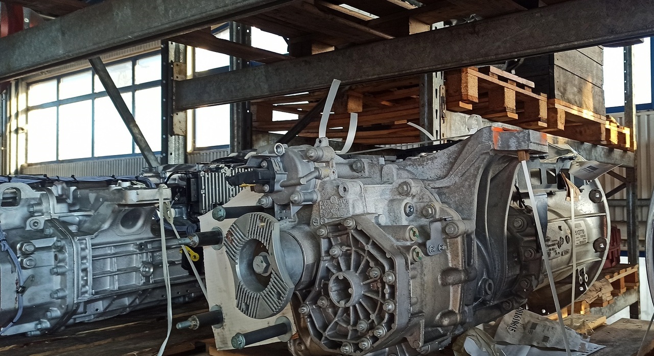 MERCEDES-BENZ G211-12 ACTROS MP4 - Sebességváltó és alkatrészek - Teherautó: 3 kép. MERCEDES-BENZ G211-12 ACTROS MP4 - Sebességváltó és alkatrészek - Teherautó: 3 kép.