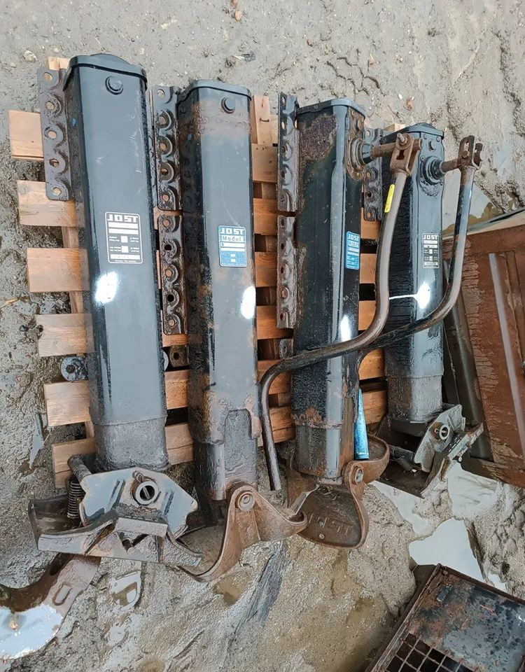 NOGI PODPORY STOPY DO NACZEPY PRZYCZEPY JOST KPL - Felfüggesztés - Pótkocsi: 1 kép. NOGI PODPORY STOPY DO NACZEPY PRZYCZEPY JOST KPL - Felfüggesztés - Pótkocsi: 1 kép.