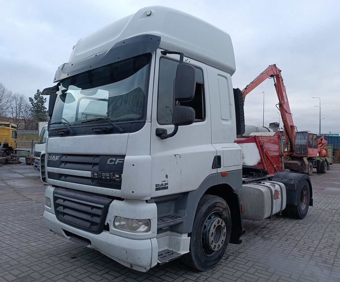 DAF CF 85 460 - Nyergesvontató: 1 kép. DAF CF 85 460 - Nyergesvontató: 1 kép.