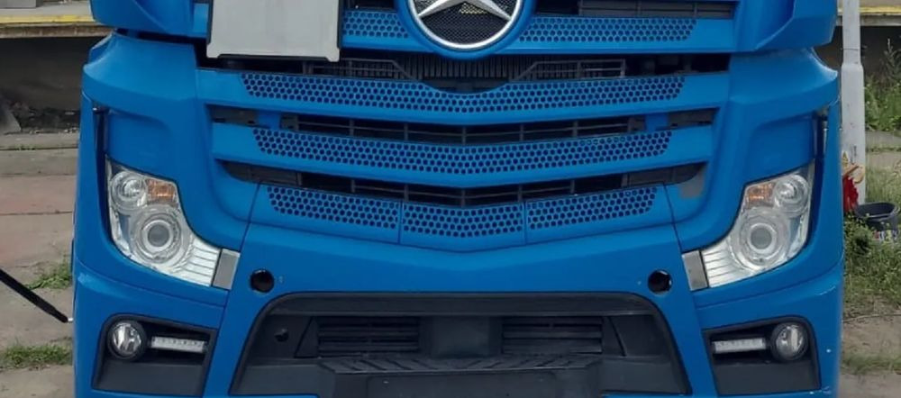 ZDERZAK KOMPLETNY PRZÓD REFLEKTORY ACTROS MP4 BIG SPACE - Karosszéria és külső - Teherautó: 1 kép. ZDERZAK KOMPLETNY PRZÓD REFLEKTORY ACTROS MP4 BIG SPACE - Karosszéria és külső - Teherautó: 1 kép.