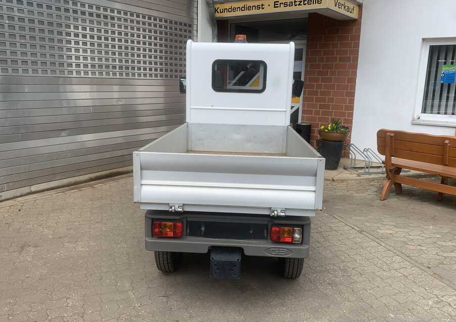 Goupil G3 - Elektromos kishaszonjármű: 2 kép. Goupil G3 - Elektromos kishaszonjármű: 2 kép.