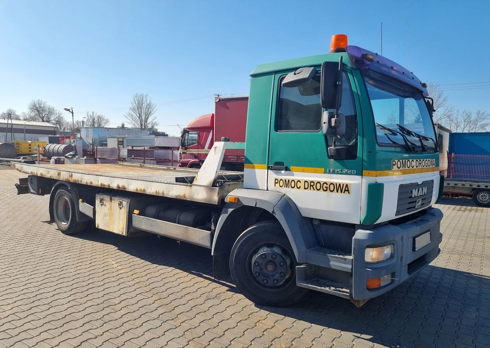 MAN LE 15 220 - Vontató: 2 kép. MAN LE 15 220 - Vontató: 2 kép.