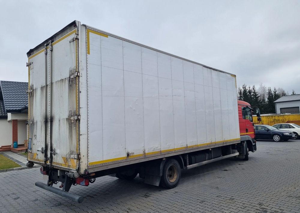 MAN TGL 12 220 - Dobozos felépítményű teherautó: 3 kép. MAN TGL 12 220 - Dobozos felépítményű teherautó: 3 kép.