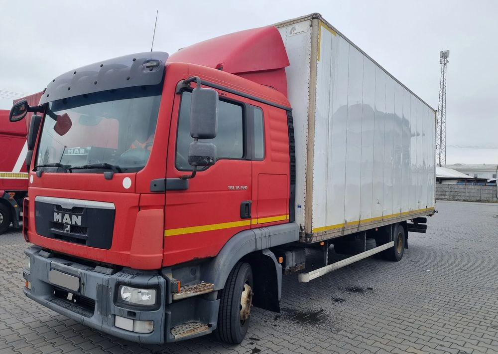 MAN TGL 12 220 - Dobozos felépítményű teherautó: 1 kép. MAN TGL 12 220 - Dobozos felépítményű teherautó: 1 kép.