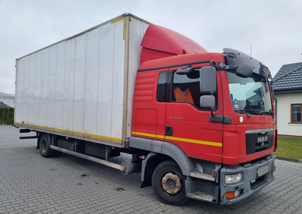MAN TGL 12 220 - Dobozos felépítményű teherautó: 2 kép. MAN TGL 12 220 - Dobozos felépítményű teherautó: 2 kép.