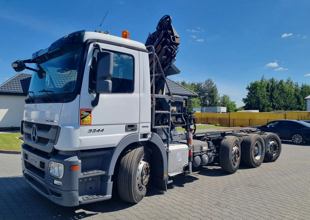 Mercedes-Benz Actros 3244 - Alvaz teherautó: 1 kép. Mercedes-Benz Actros 3244 - Alvaz teherautó: 1 kép.