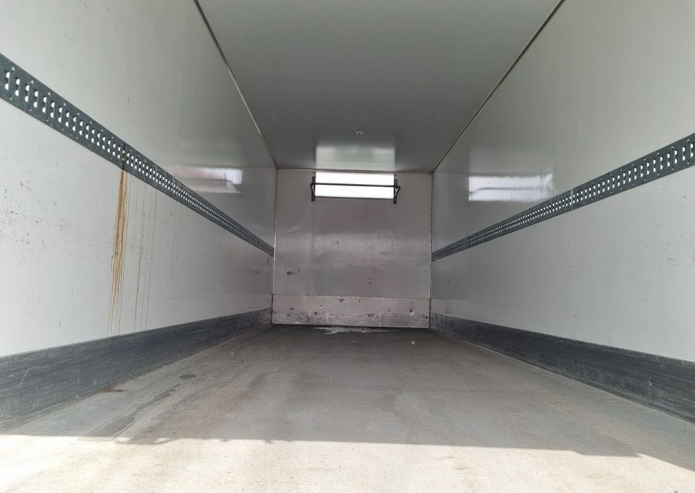 Mercedes-Benz Antos 1830 - Hűtős teherautó: 5 kép. Mercedes-Benz Antos 1830 - Hűtős teherautó: 5 kép.