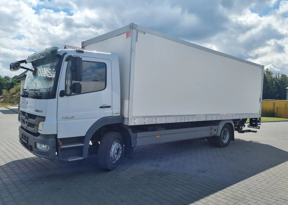 Mercedes-Benz Atego 1224 - Hűtős teherautó: 1 kép. Mercedes-Benz Atego 1224 - Hűtős teherautó: 1 kép.