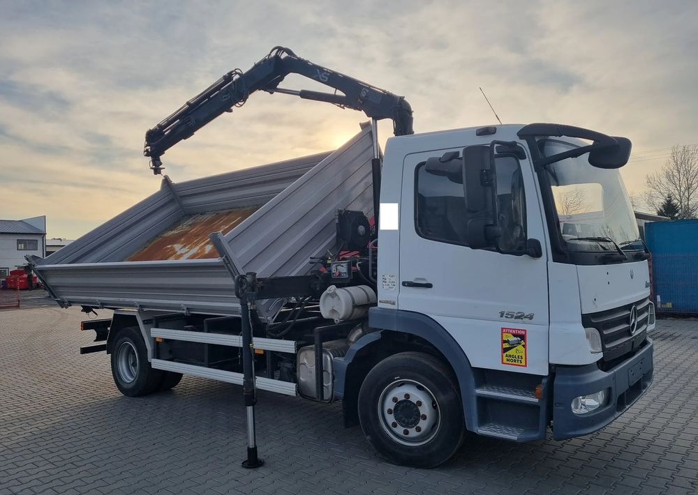 Mercedes-Benz Atego 1524 - Billenőplatós teherautó: 2 kép. Mercedes-Benz Atego 1524 - Billenőplatós teherautó: 2 kép.
