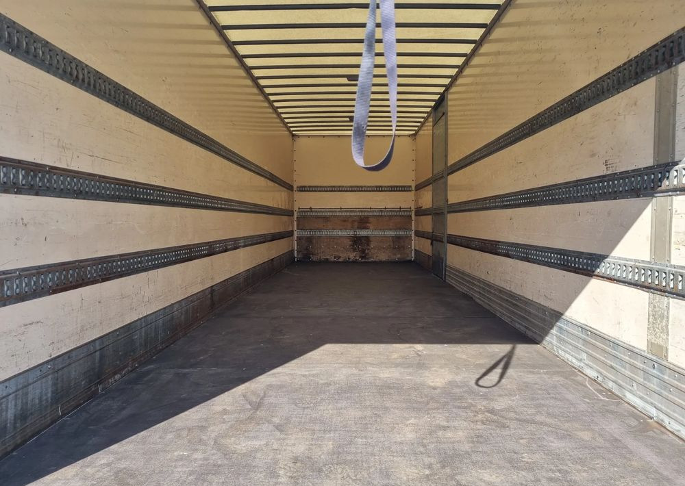 Renault Premium 270 - Dobozos felépítményű teherautó: 5 kép. Renault Premium 270 - Dobozos felépítményű teherautó: 5 kép.