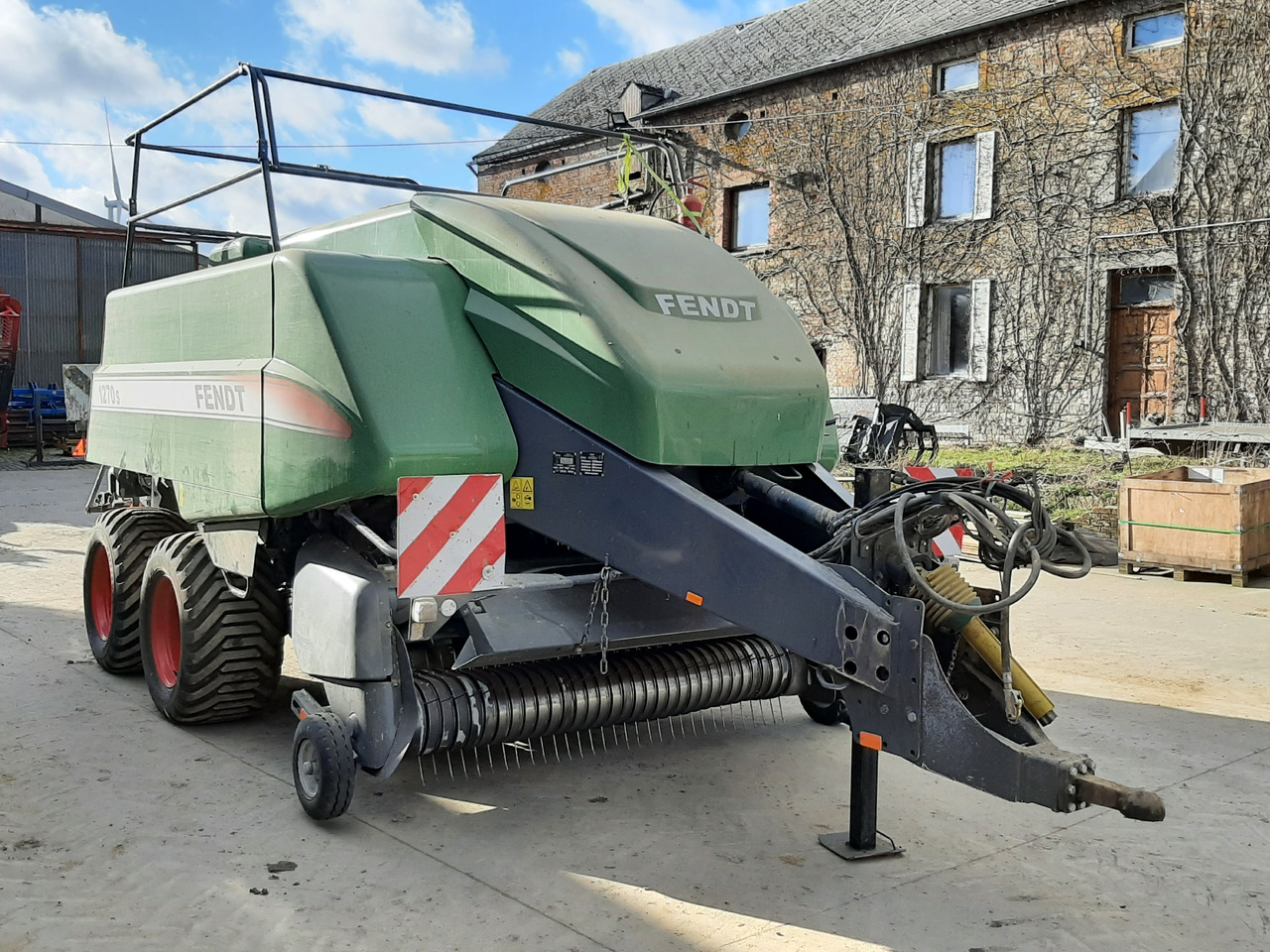 FENDT 1270 S - Kocka bálázó: 1 kép. FENDT 1270 S - Kocka bálázó: 1 kép.