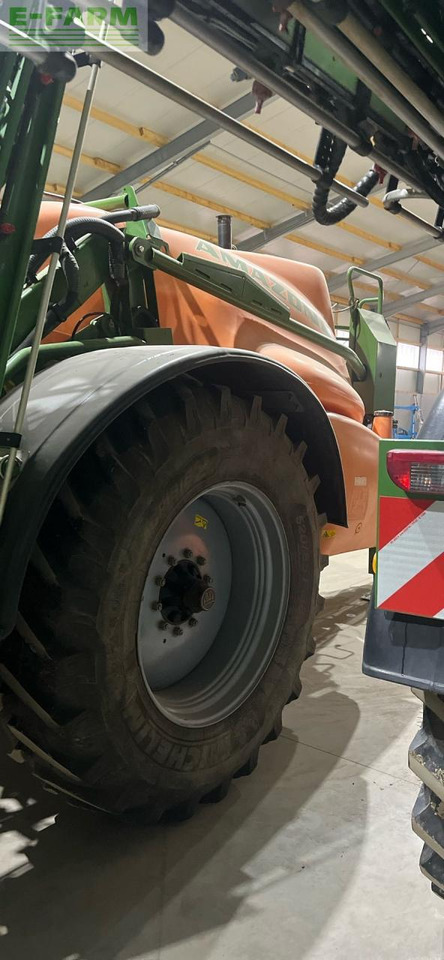 Amazone UX 4200 Super - Vontatott permetezők: 2 kép. Amazone UX 4200 Super - Vontatott permetezők: 2 kép.