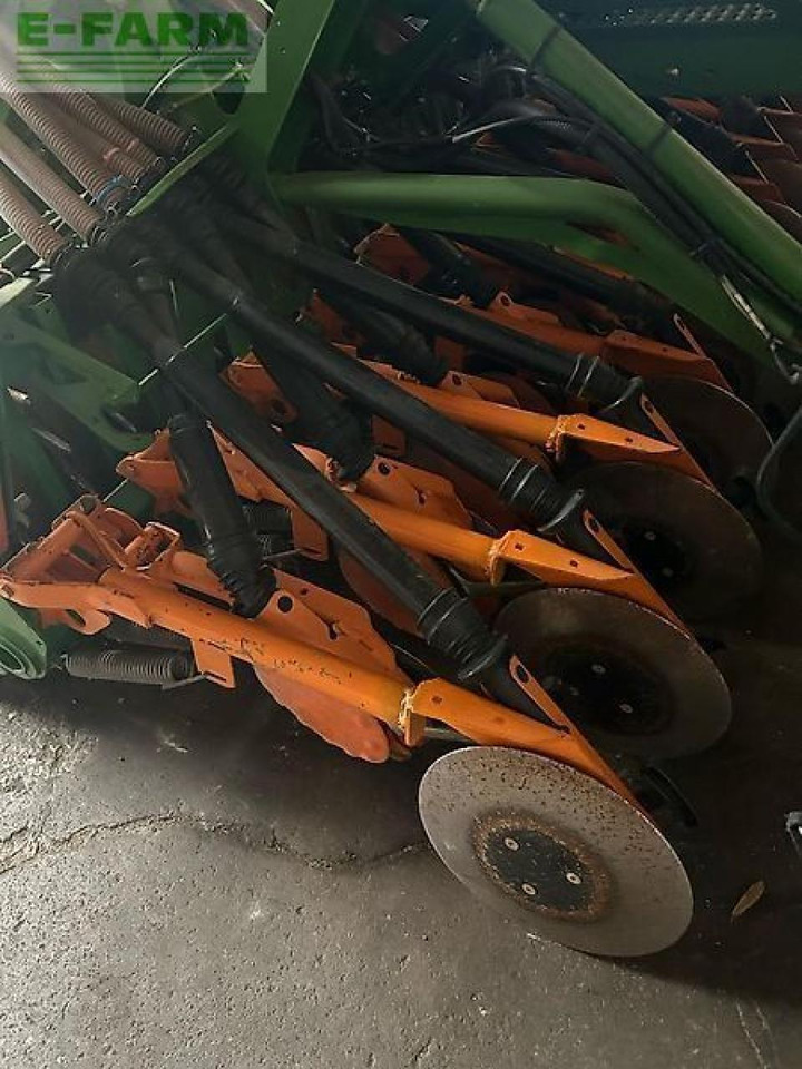 Amazone ad-p 303 secial - Szemenkénti vetőgép: 5 kép. Amazone ad-p 303 secial - Szemenkénti vetőgép: 5 kép.
