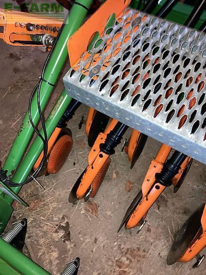 Szemenkénti vetőgép Amazone ad303 + kg303: 6 kép.