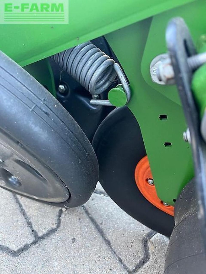 Szemenkénti vetőgép Amazone amazone avant 3002 säschine/ fronttank ftender 1600/ precea 3000-1 maisleger: 35 kép. Szemenkénti vetőgép Amazone amazone avant 3002 säschine/ fronttank ftender 1600/ precea 3000-1 maisleger: 35 kép.