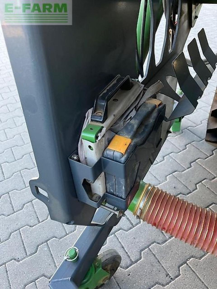 Szemenkénti vetőgép Amazone amazone avant 3002 säschine/ fronttank ftender 1600/ precea 3000-1 maisleger: 16 kép. Szemenkénti vetőgép Amazone amazone avant 3002 säschine/ fronttank ftender 1600/ precea 3000-1 maisleger: 16 kép.