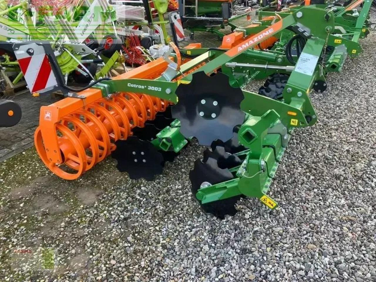 Amazone catros+ 3003 - Tárcsás borona: 2 kép. Amazone catros+ 3003 - Tárcsás borona: 2 kép.