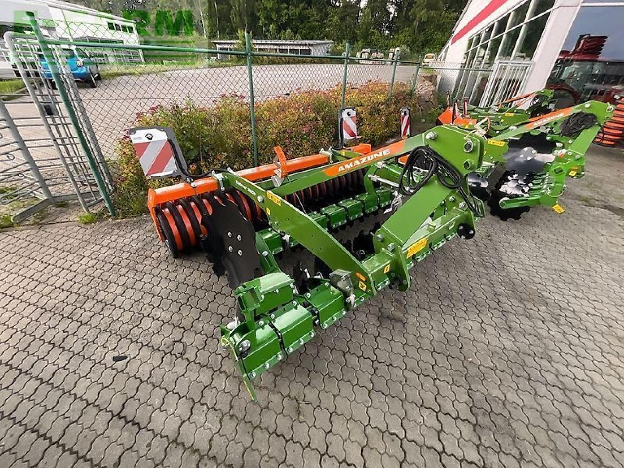 Amazone catros+ 3003 - Tárcsás borona: 1 kép. Amazone catros+ 3003 - Tárcsás borona: 1 kép.