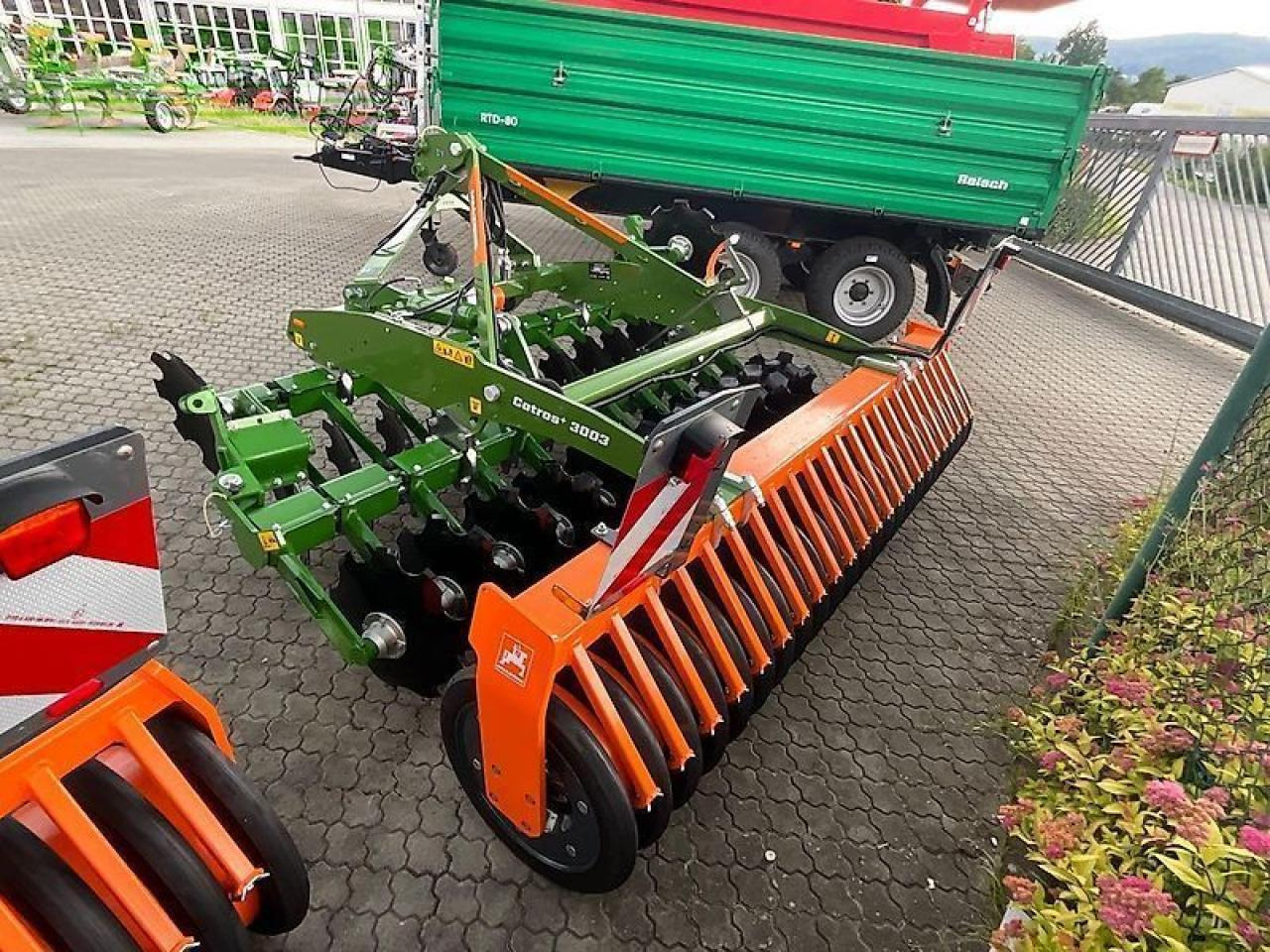 Amazone catros+ 3003 - Tárcsás borona: 3 kép. Amazone catros+ 3003 - Tárcsás borona: 3 kép.